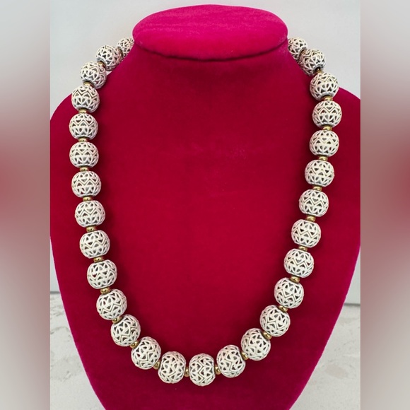 ✨VINTAGE MONET Ivory White Intricate Carved Bead Adjustable Statement Necklace - Picture 1 of 3